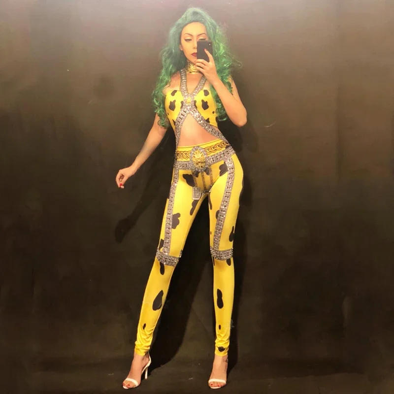 النقاط السوداء المطبوعة بذلة الراين الأصفر تمتد السروال القصير مثير القطب الرقص بذلة ملهى ليلي حفلة احتفال زي DT541