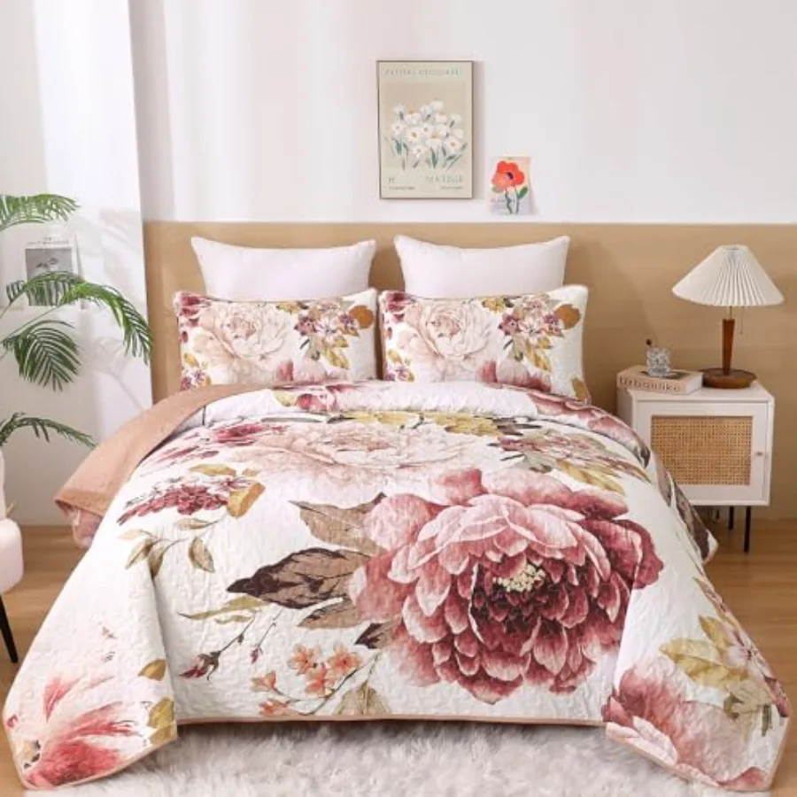Blush Floral Quilt Set Queen Elegant Flower Bedspread Coverlet Set for All Season 3 Pieces Farmhouse Soft Microfiber Reversible