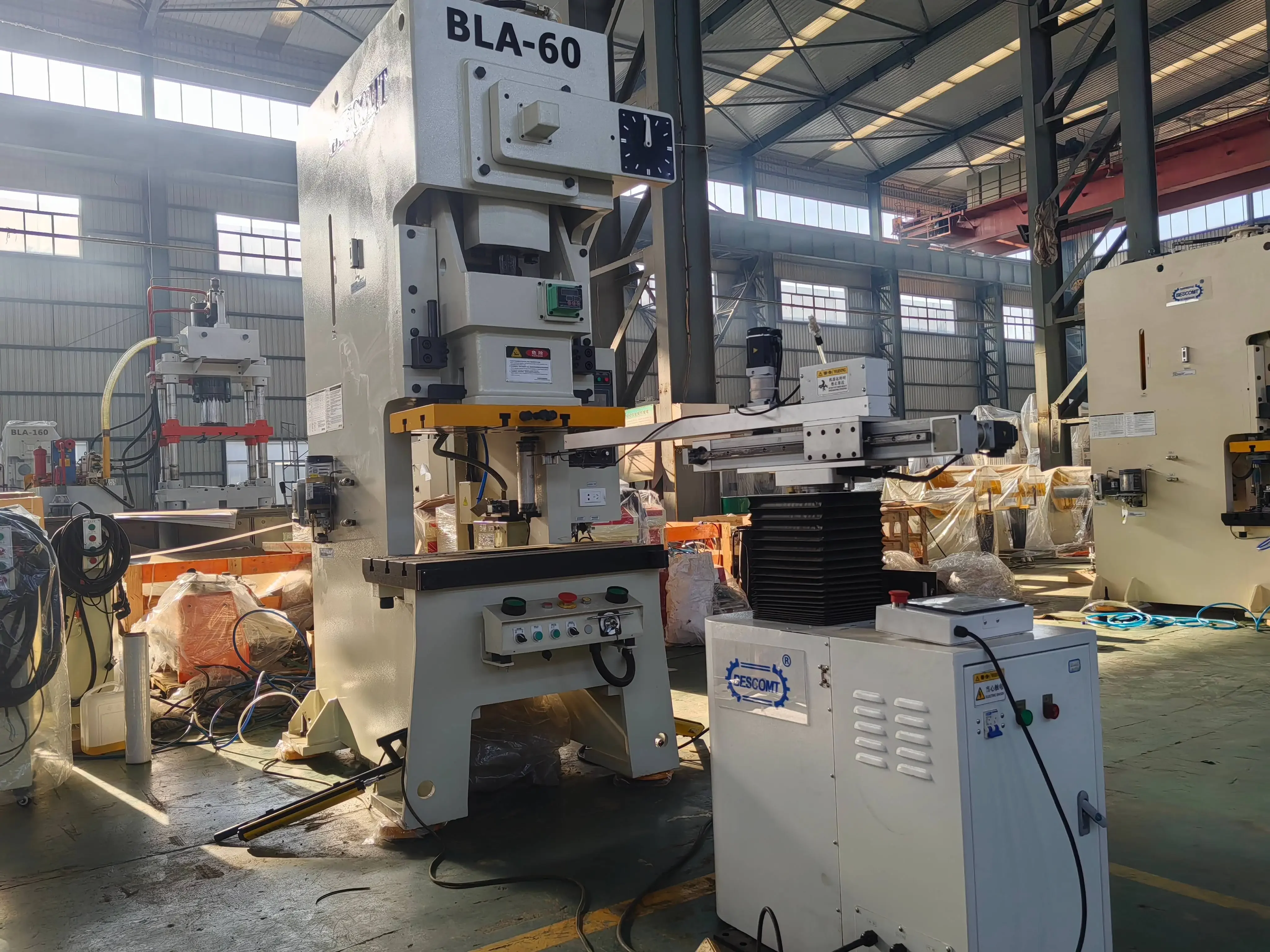 OEM 5 Axis Swing Robot Arm Manipulator For CNC Punching Machine