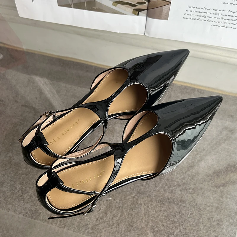 Golden New In T-Strap Women Sandals Shoes 2023 Designer Footwear Female Fashion Pointed Toe Shallow Flats Sandals Ladies Shoes