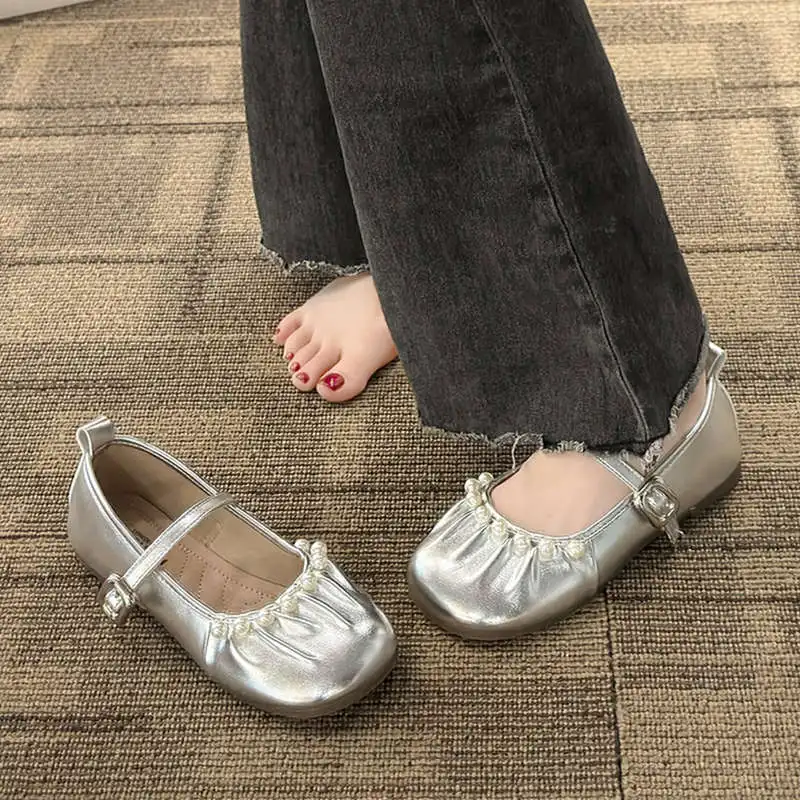 

2025 Spring/summer Retro Small Silver Pearl Flat Bottom Women's Shoes, Shallow Soft Soled Shoes, French Luxury Mary Jane Shoes