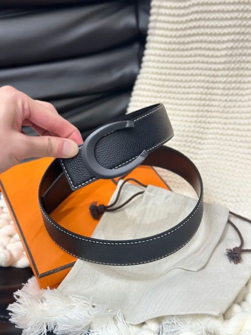 Black Pebble Grain Reversible Waist Belt Unisex Leather Belt Matte C Shaped Buckle With White Contrast Stitching