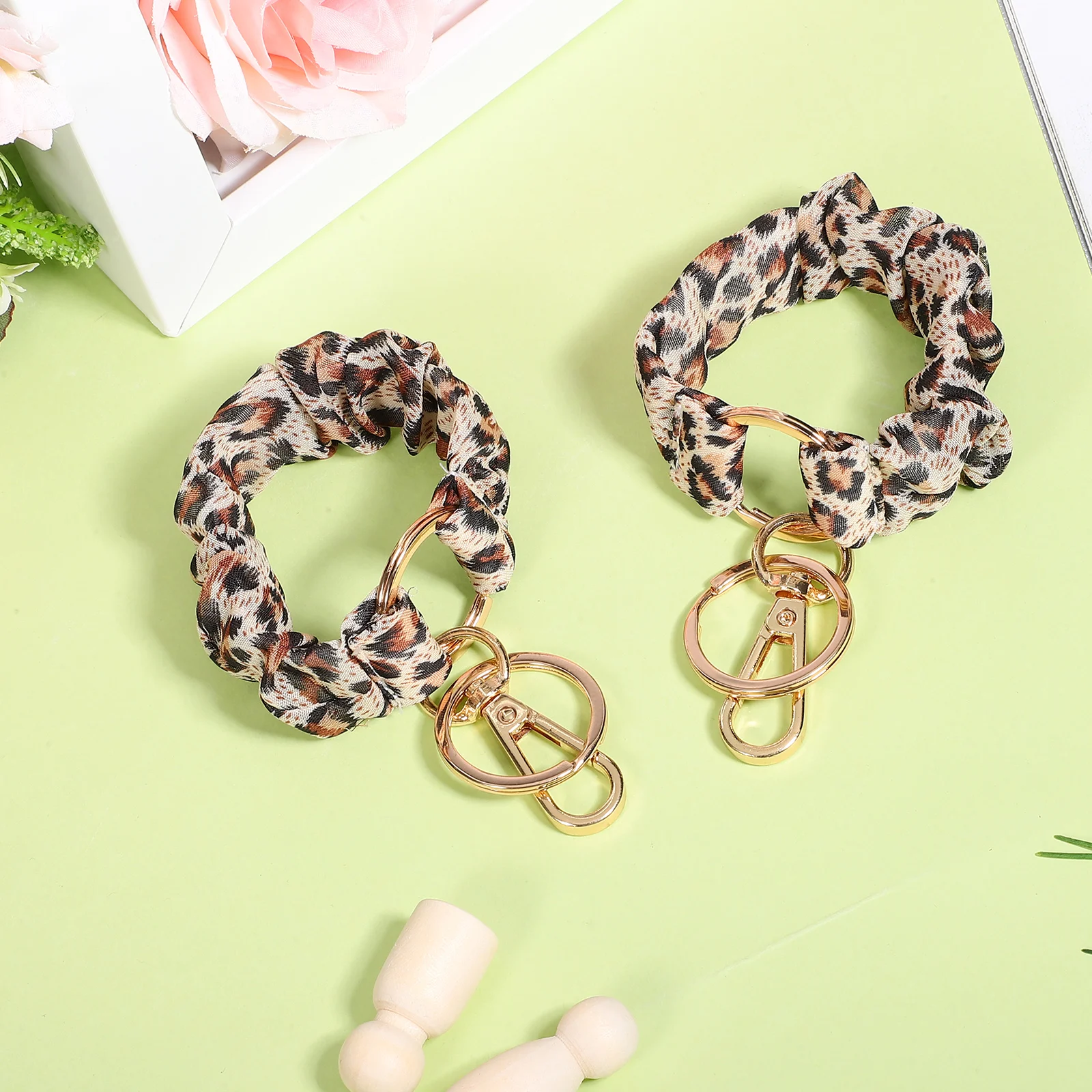 

2pcs Leopard Print Stretchy Hair Ties For Women Keychain Wristlet Decorative Hanging Accessory Car House Keys Easy Removal
