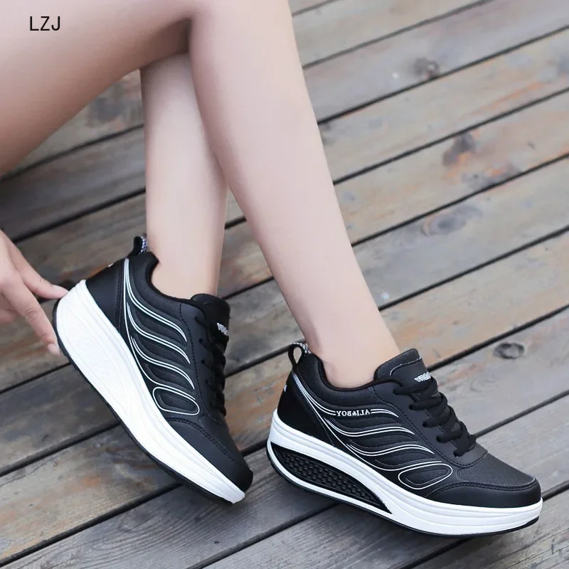 2023 Designer White Platform Sneakers Scarpe casual Donna Tenis Feminino Donna Zeppe Scarpe Calzature Basket Femme Scarpe da ginnastica Donna