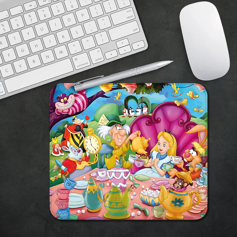 Disney Alice in Wonderland Gaming Mouse Pad XS ขนาดเล็ก Mousepad สําหรับ PC Gamer เดสก์ท็อปตกแต่งสํานักงานแผ่นรองเม้าส์ Deskmat พรม