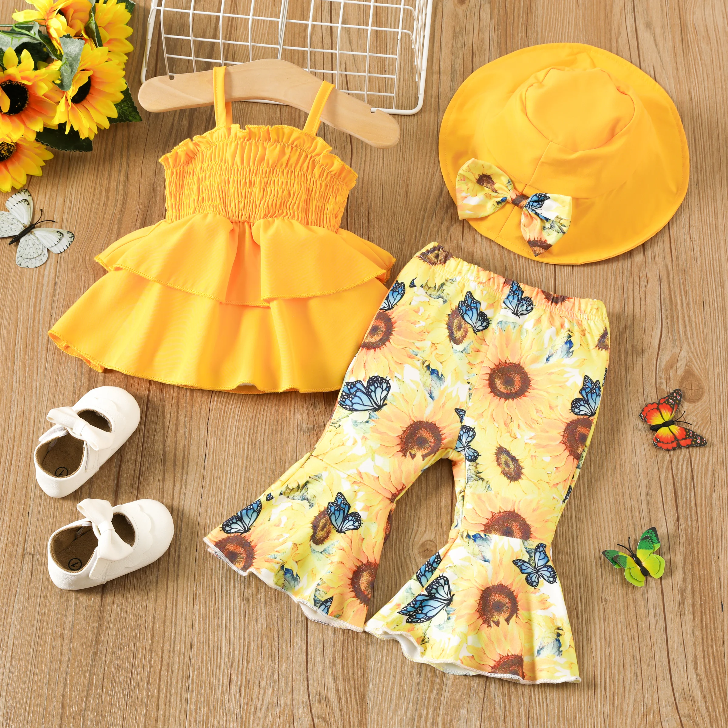 

PatPat 3pcs Baby Girl Sunflower Smocking Sets Top and Pantskirt Set