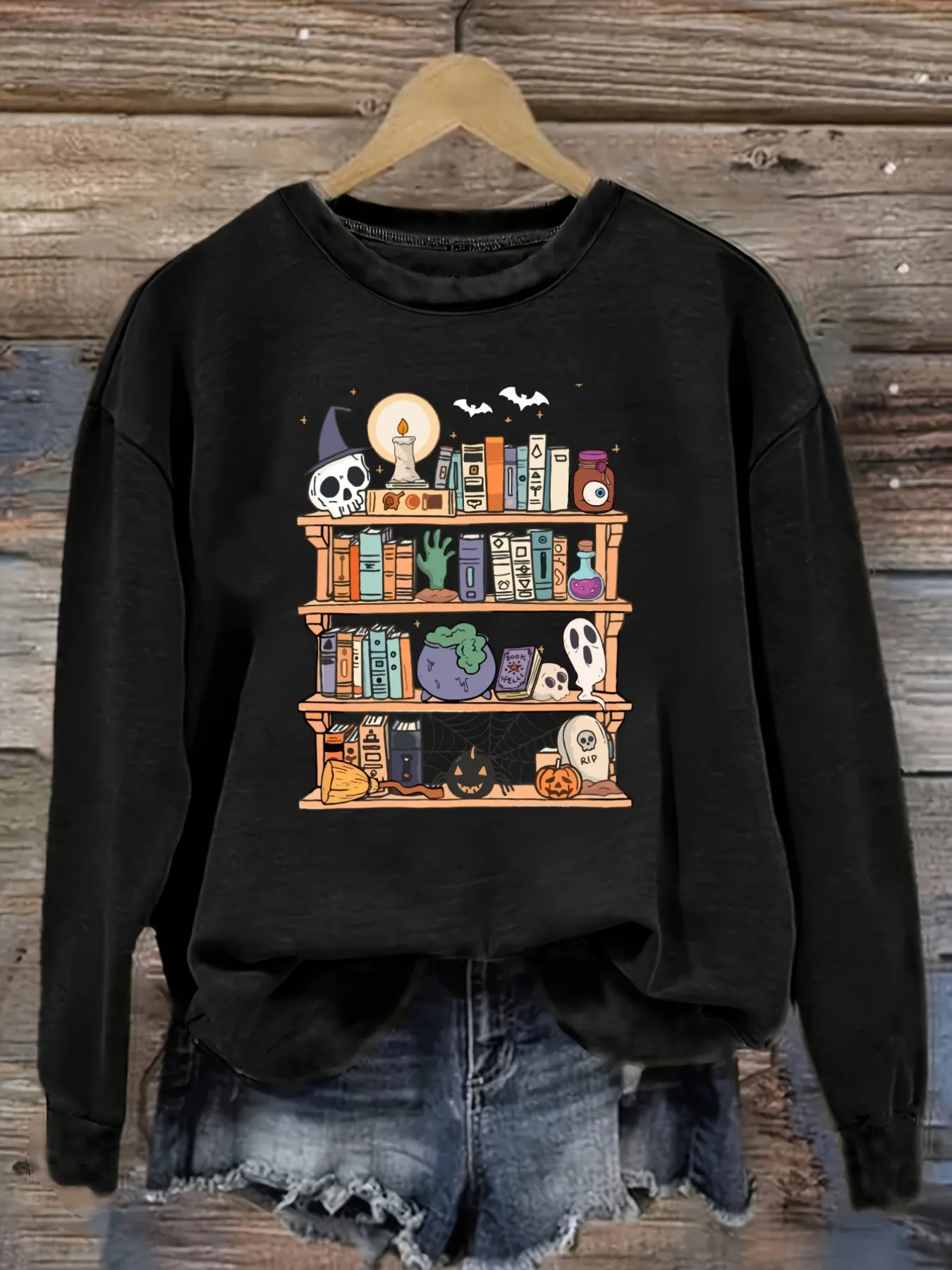 Women's Casual Long Sleeve Crew Neck T-Shirt Halloween Bookshelf With Skull Books Design, Round Neck Women's Clothing, Machine Washable, Slightly Elastic, Loose Fit, Spring Autumn Winter Women's T-Shirt, Halloween Costume Outfit