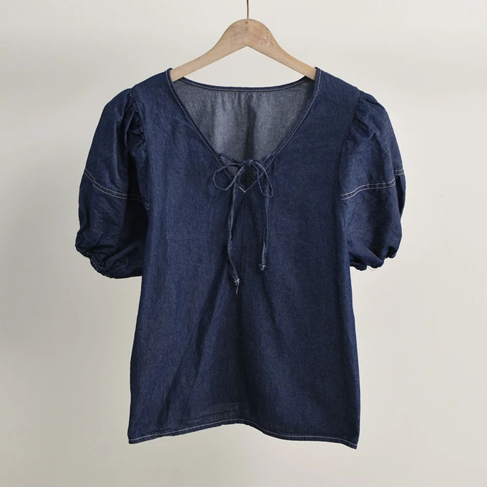 

Женская джинсовая футболка с V-образным вырезом и шнуровкой, темно-синяя, с коротким рукавом, минималистичный дизайн, рукава-фонарики, модная однотонная джинсовая футболка