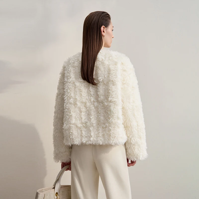 เสื้อโค้ทผู้หญิง Amii รุ่นปี 2025 สำหรับฤดูหนาว สไตล์มินิมอล คอทรงโอ ทรงหลวม เสื้อคลุมผู้หญิง ดีไซน์หรูหรา แขนยาว ซิปสั้น รุ่น 12514003