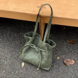 

Новинка 2025 года, винтажная большая вместительная сумка для женщин, многосторонняя сумка через плечо из натуральной кожи, кошелек-ведро, шикарная рабочая сумка в стиле ретро