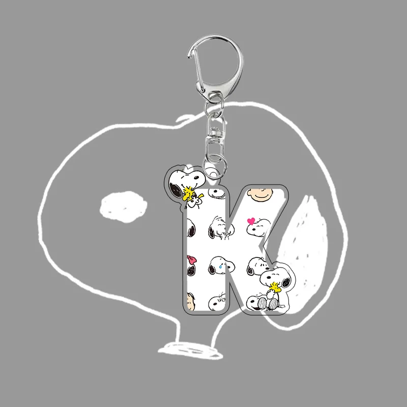 LLavero acrílico de Anime con estampado de letras de A-Z de Snoopy a la moda, llavero con colgante de mochila de dibujos animados Kawaii, accesorios con dijes, regalo de cumpleaños