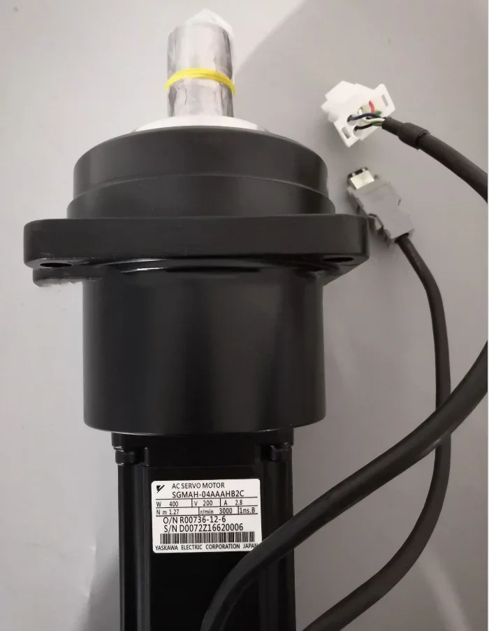 

Servo Motor SGMAH-04AAAHB2C NEW In Stock