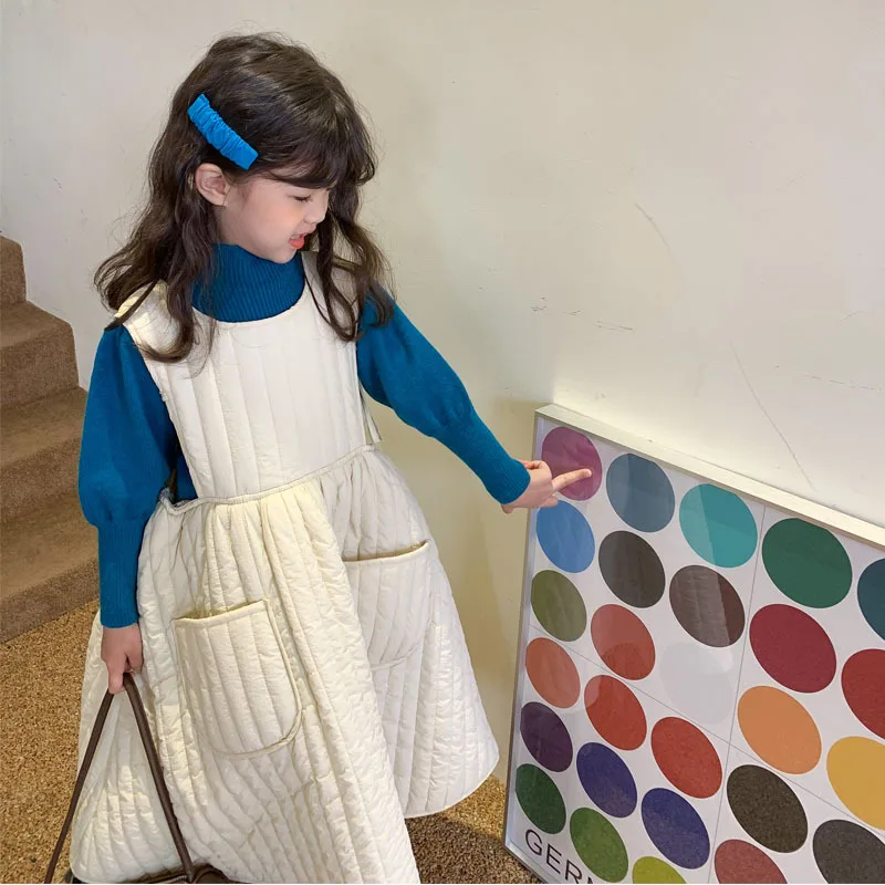 فستان بناتي شتاء 2025 النسخة الكورية الجديدة بدون أكمام مبطن من القطن برباط علوي سميك بلون سادة تنورة للدفء