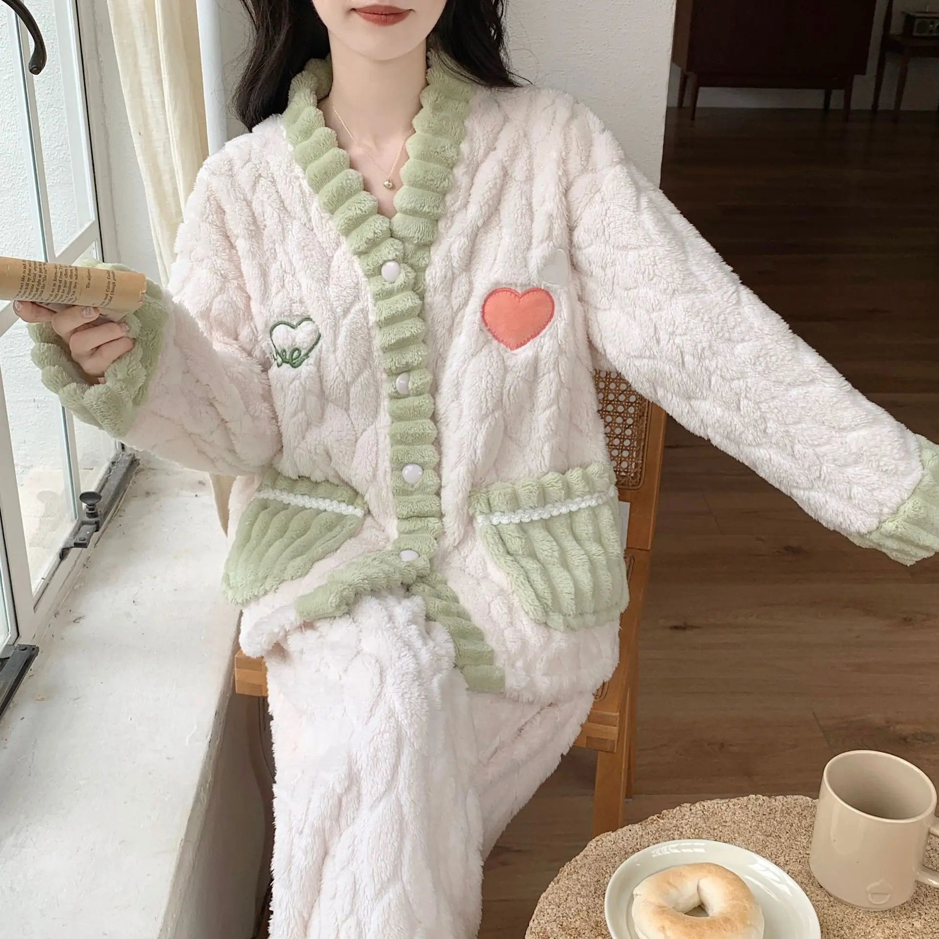 2024 Winter New Velvet Thickened Pajamas Coral Velvet Pajamas Women Can Wear Externally V-neck Home Furnishing Set