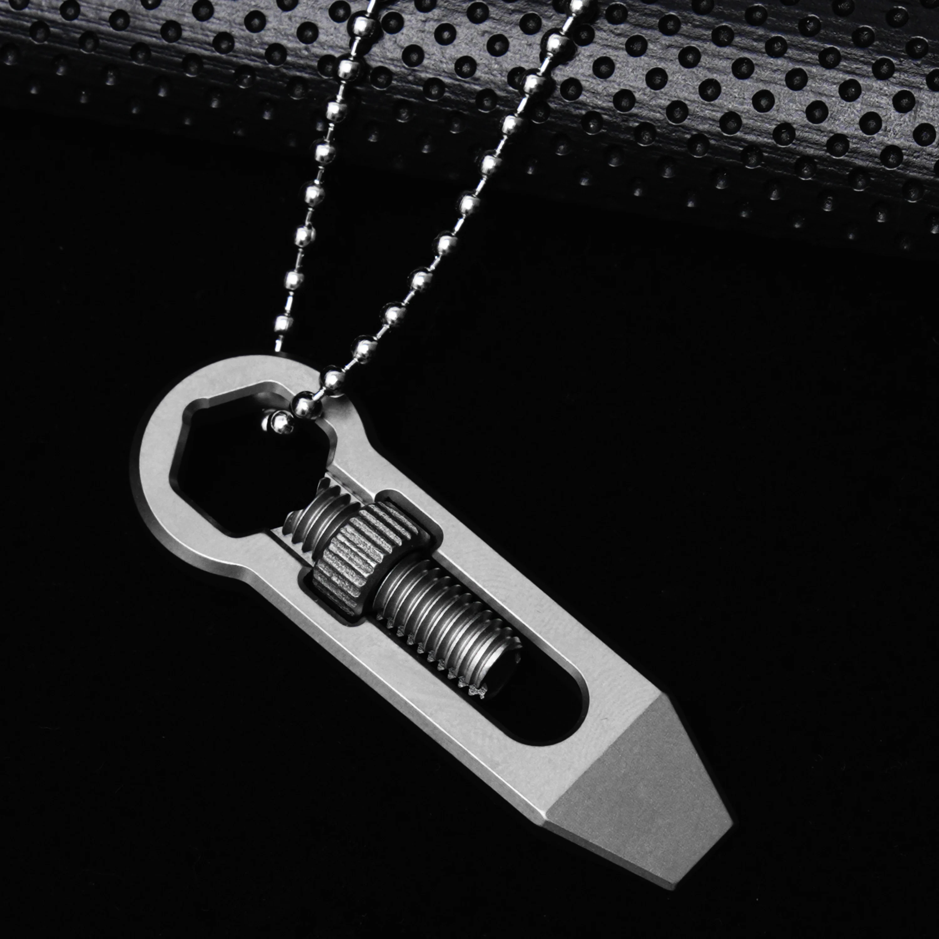 Titanium Alloy Crowbars เครื่องมือมัลติฟังก์ชั่นแบบพกพา Mini ไขควง EDC Self-defense Pry Bar สีเทาใหม่