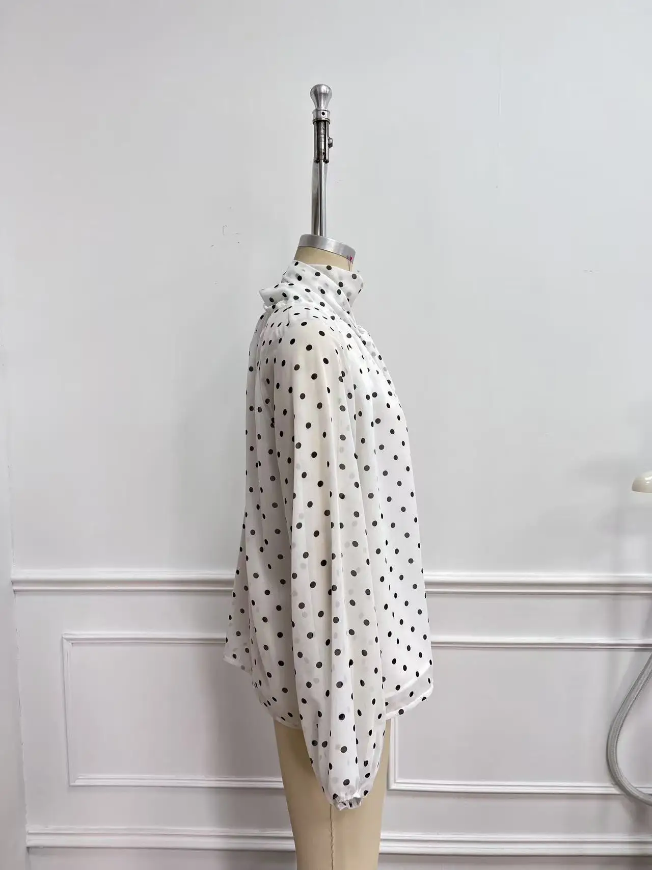 Women's polka dot mesh flowy long-sleeved chiffon top, retro tie-neck chiffon blouse, suitable for vacations and commuting. view 6