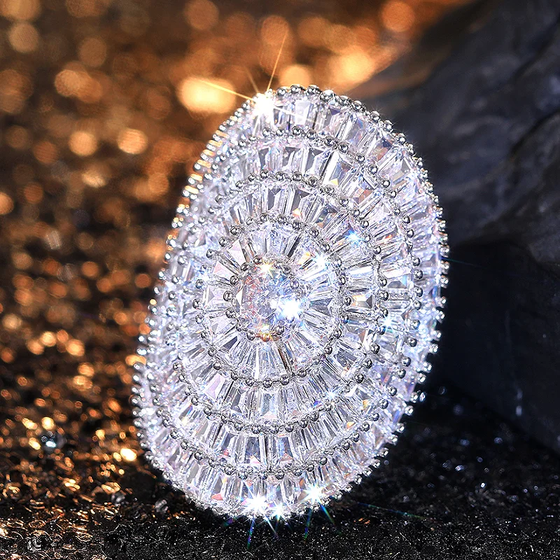 Huitan Luxury Silver Color Women Rings Shining Big Oval Design For Wedding Party Engagement Fancy Elegant Accessories Jewelry