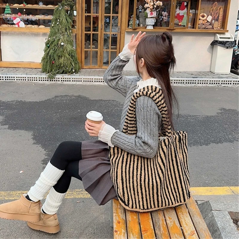 Women Large Capacity Shoulder Bag Stripe Handbags Trend Winter Shopping Bag Fashionable Plush Bag School Bag