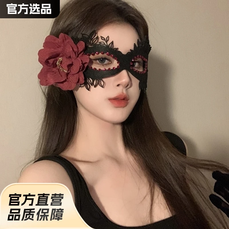 

Black Floral Masquerade Mask - Elegant Half-Face Party Mask for Ball, Cosplay & Evening Events