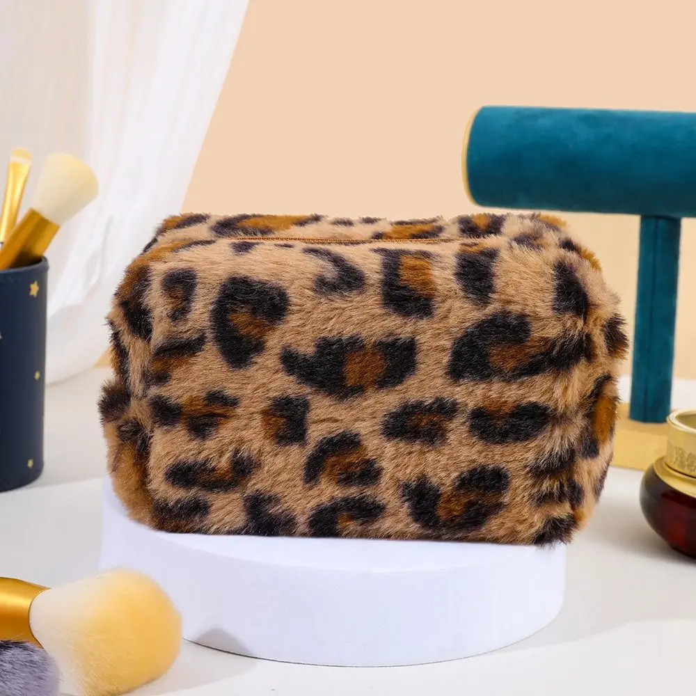 Borsa per il trucco in peluche di alta qualità borsa da toilette di grande capacità con stampa leopardata Organizer da viaggio portatile con cerniera