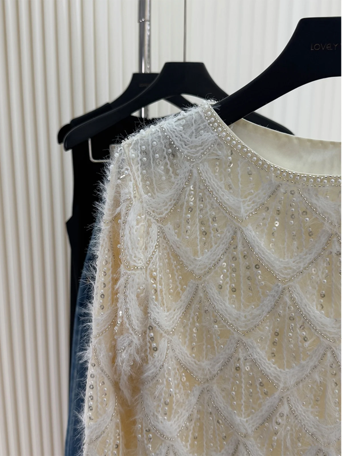 스팽글 페르시 디자이너 로맨틱 물결 모양의 가장자리 느슨한 짧은 스웨터 탑 여성 하이 엔드 연예인 중공 긴 소매 니트 점퍼