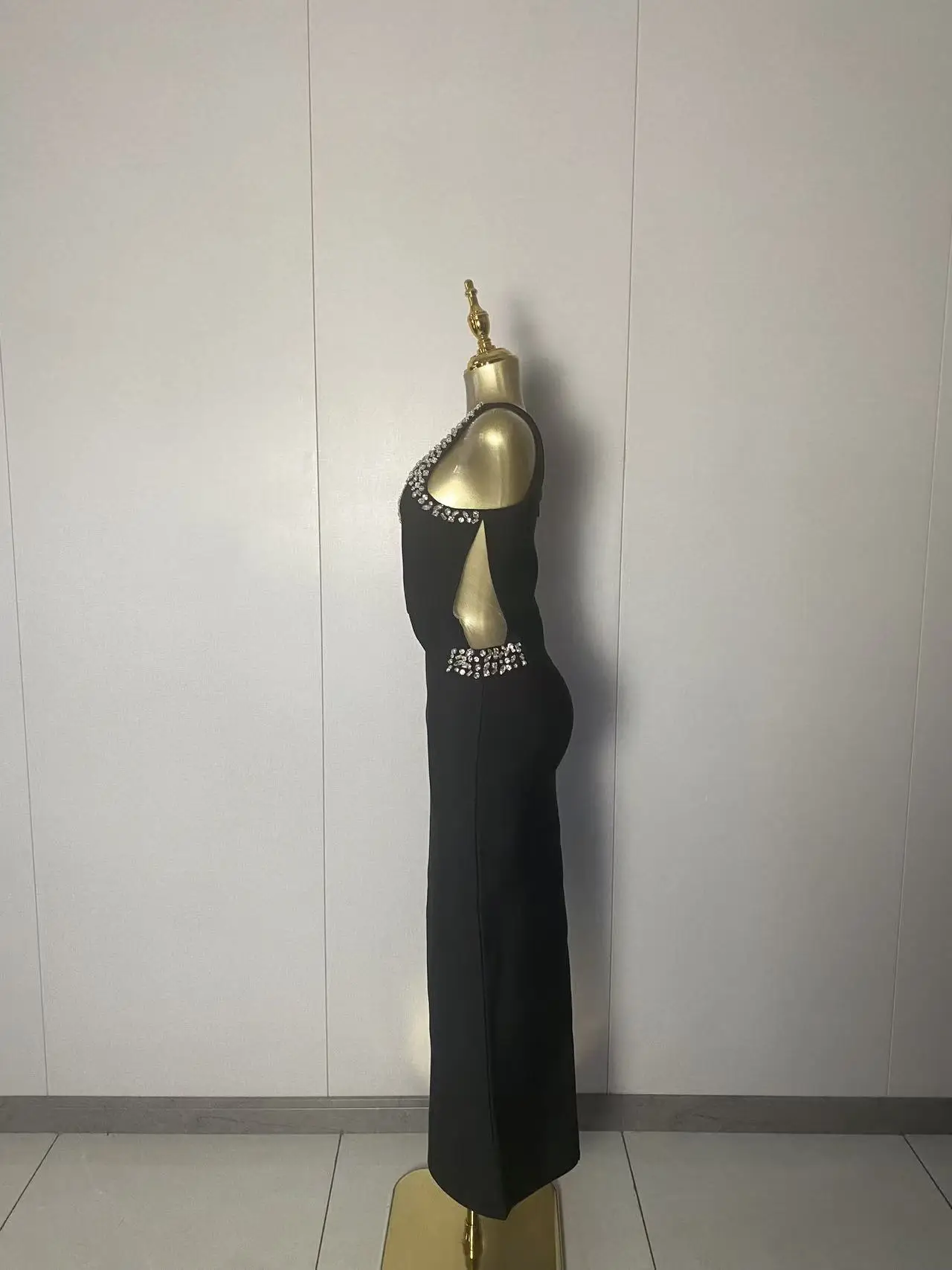 2025年新作 レディース 高級 ワンショルダー ダイヤモンドカットアウト ブラック ボディコンドレス 2025 エレガント イブニングクラブ 高級 バースデーパーティードレス