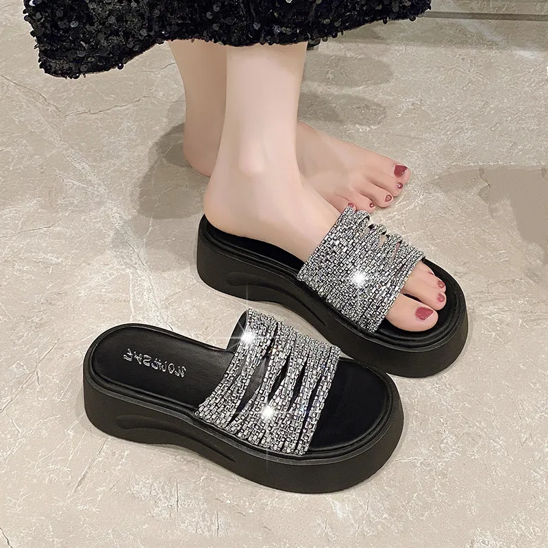 

Обувь, блестящие шлепанцы, домашние тапочки, тапочки на платформе, женские модные прозрачные летние 2029, роскошные мягкие повседневные тапочки для отдыха с кристаллами