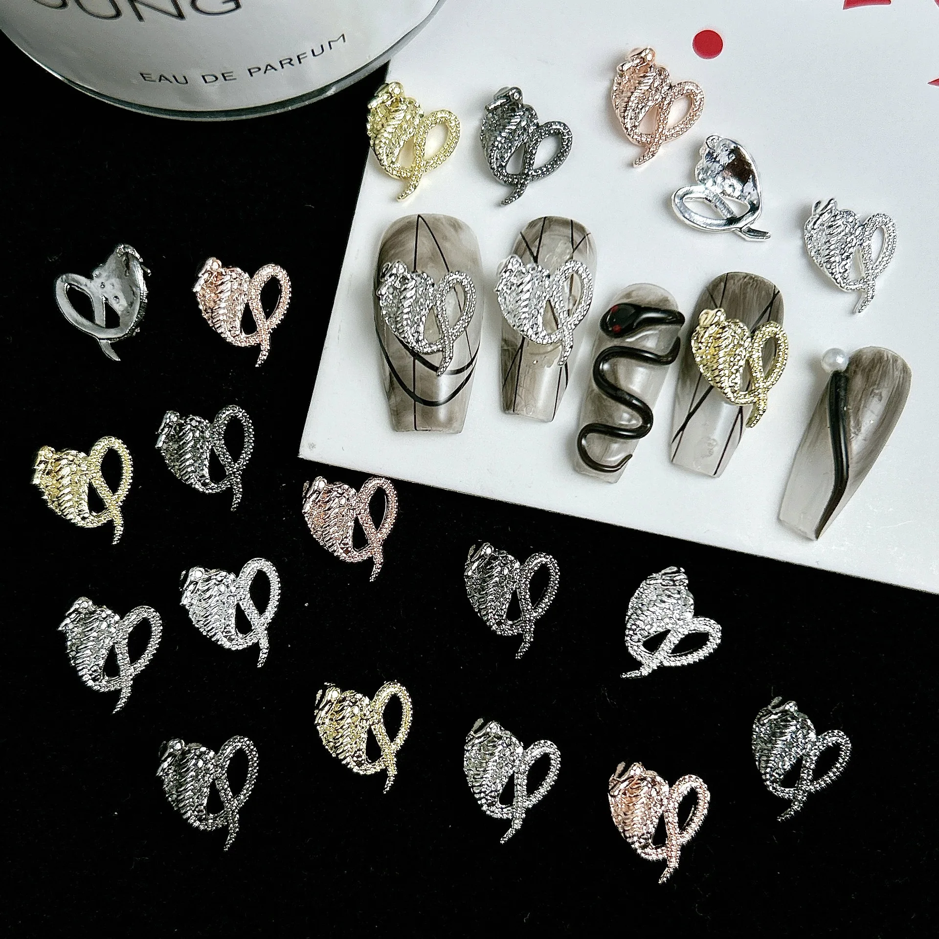 20 ชิ้น 3D โลหะ Cobra Nail Art งู Charms อุปกรณ์เสริมโลหะผสมสําหรับตกแต่งเล็บเล็บ Decoraion อุปกรณ์วัสดุ