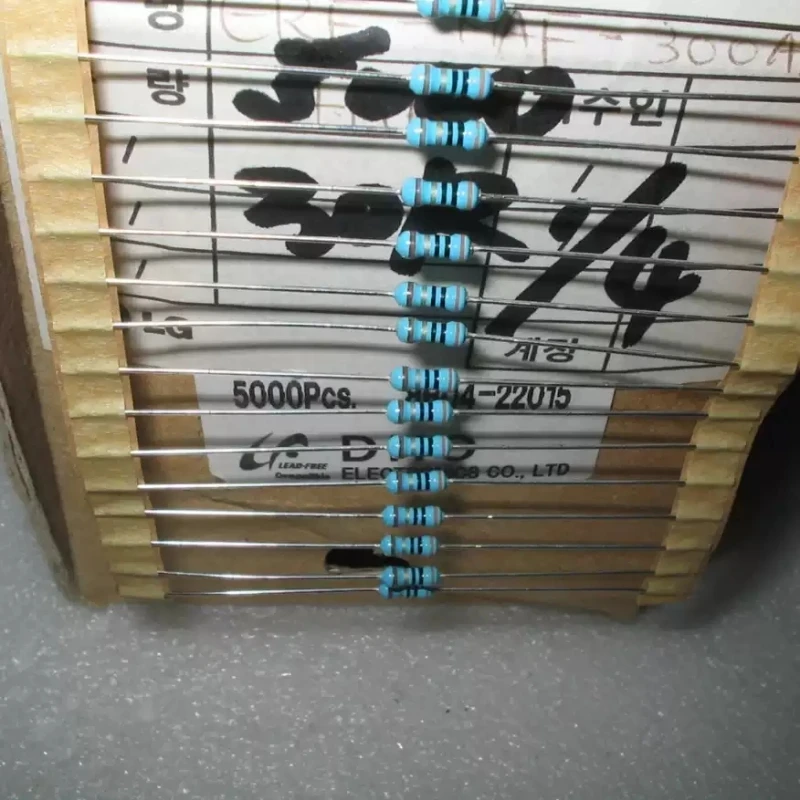 DHO 0.25W 30R 1% thick copper foot metal film resistor, imported original 2X6MM