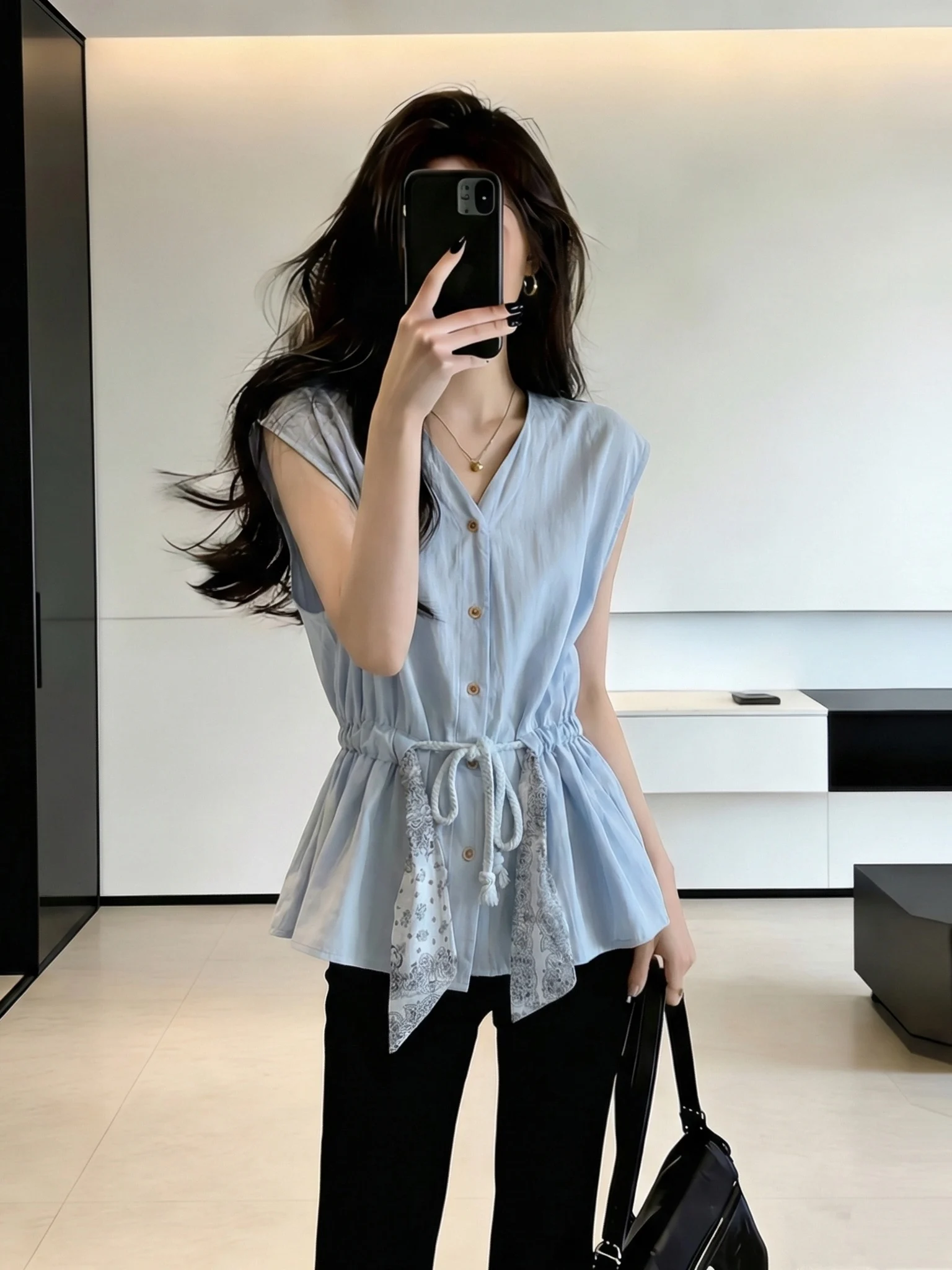 

Light Blue V-Neck Sleeveless Shirt Women's Summer New Style plus Size Belted Waist Top Korean Style Commute Fashion Loose Fit