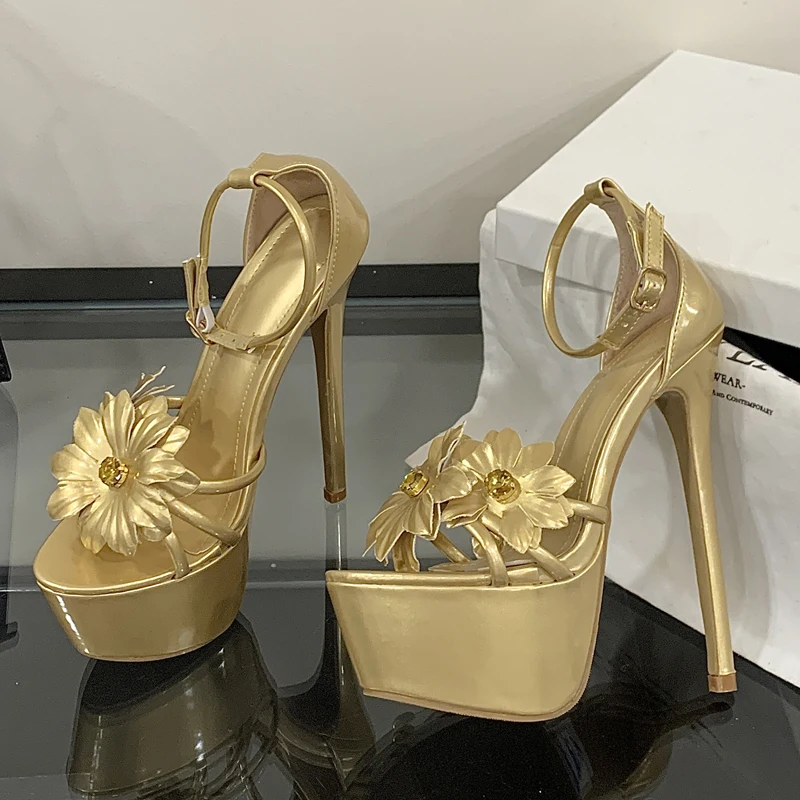 Eilyken مصمم زهرة سوبر خنجر عالية الكعب النساء الصنادل موضة مشبك حزام مأدبة أحذية الحفلات الصيف الإناث مضخات