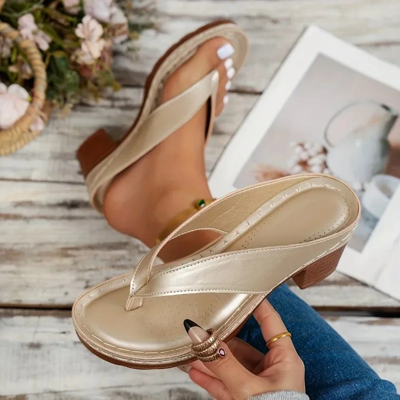 2025 Summer New Women’s Flip Flops Slippers Outdoor Round Toe Chunky Heels Sewing Sandals for Plus Size Hot Sale Daily Slippers