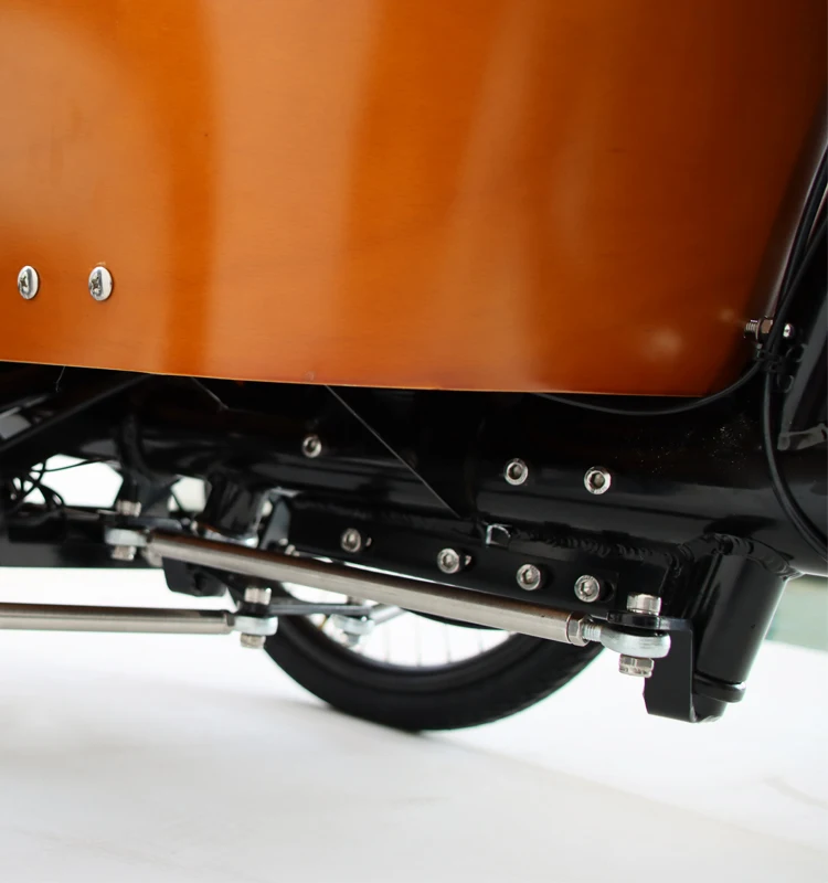 دراجة ثلاثية العجلات مع دراجة ثلاثية العجلات للشحن للبيع أمام صندوق البضائع، إصدارات كهربائية ودليلية لدراجة البضائع