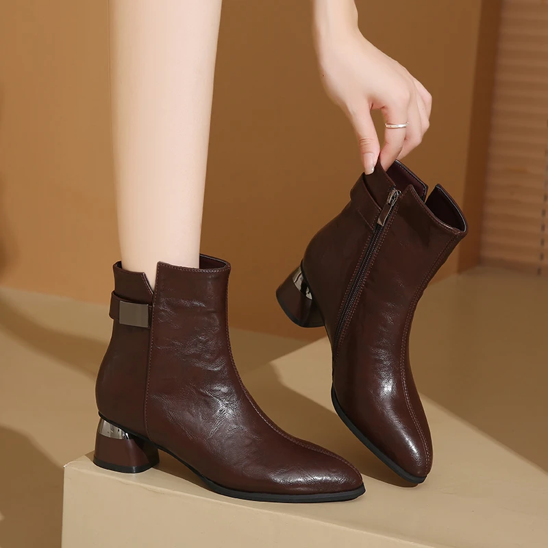 

Pointed Boots Women's 2024 Winter New Style Rear Zipper Square Buckle Thick Heel Fashion Women's Boots 4.5cm High Heel Boots