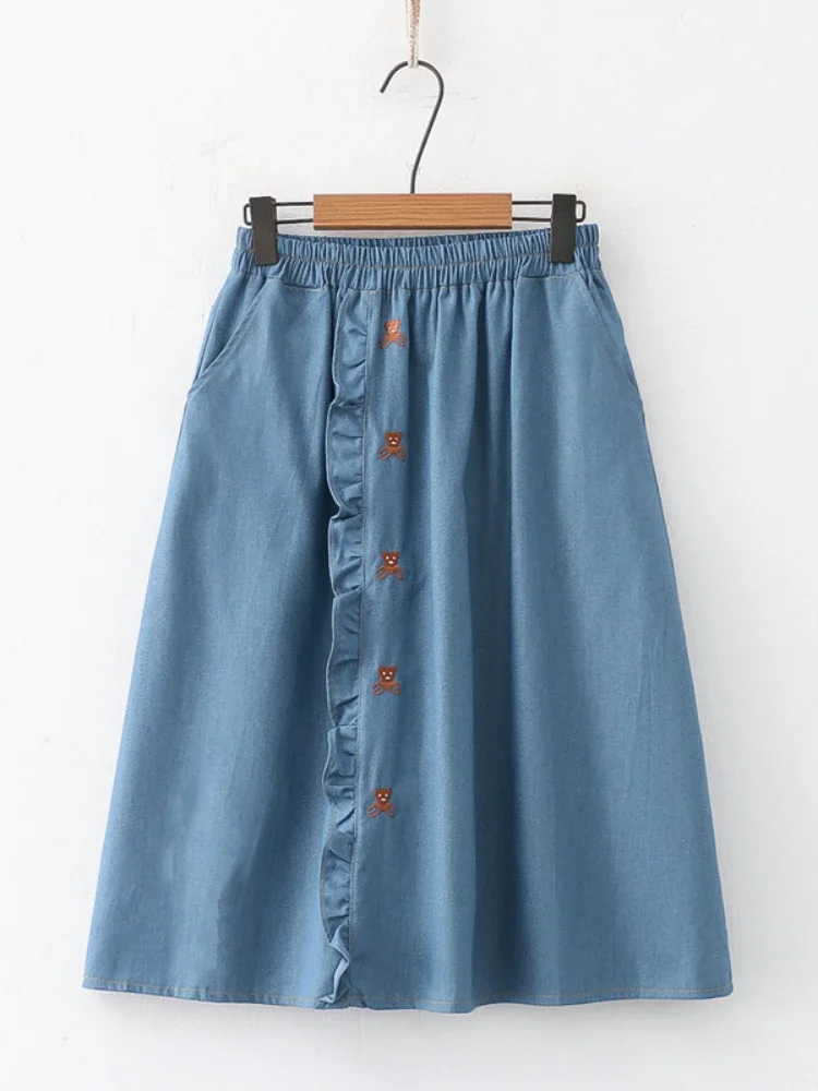 กระโปรงผ้ายีนส์เอวสูงทรงสูงเข้ารูปสำหรับผู้หญิงใหม่ฤดูร้อนปักลายดอกไม้แฟชั่นสุดชิคยาวถึงเข่า