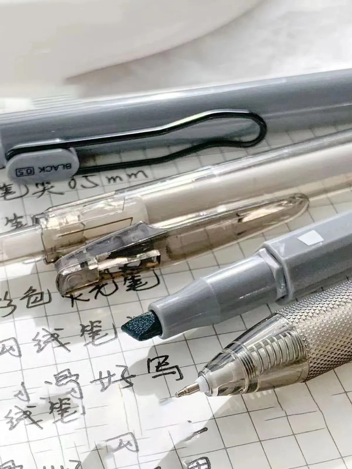 7 قطع من قلم جل هدية المدرسة للامتحان الطلاب بالضغط المعبأ 0.5 ملم باللون الأسود