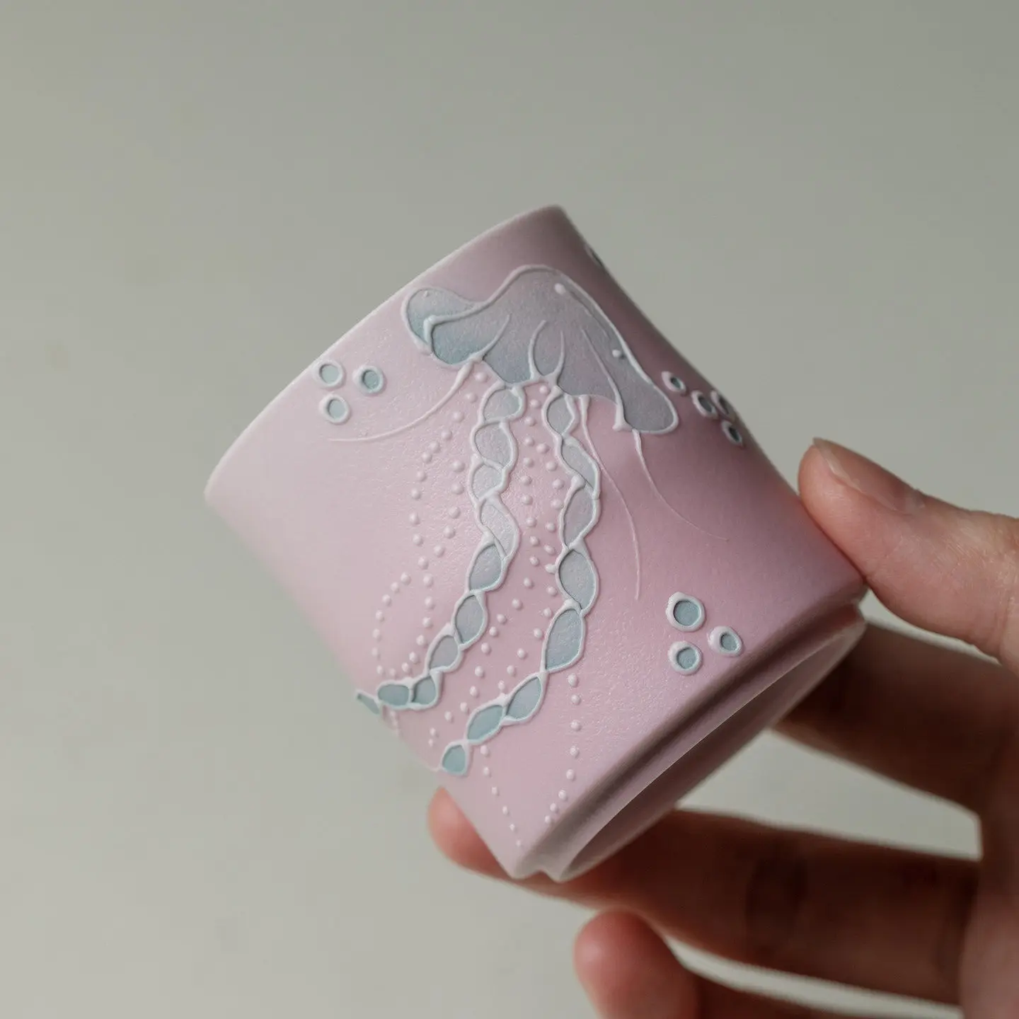 Pastel Underglaze Jellyfish Bamboo Joint Cup Hand Painted Lady Personal Tasting Mug Home Tea Desktop Decor Gift