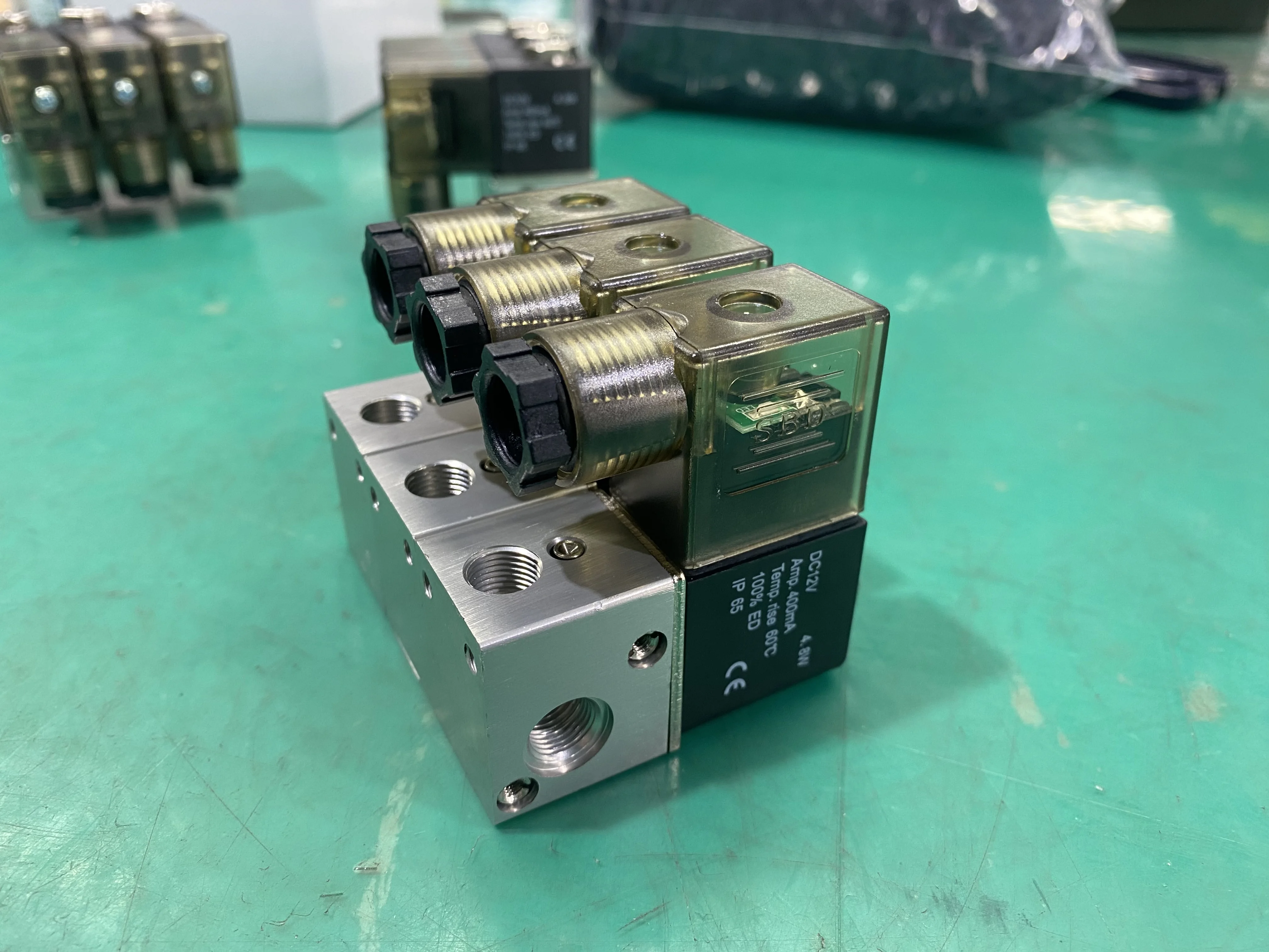 3V1-06 1/8in normally closed electromagnetic manifold base mini air valve group 24v 3 way solenoid manifold valve