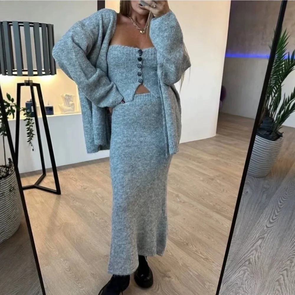 2026 Autumn and Winter New Fashion High-end Sweater Set Skirt Loose Lazy Style Knitted Three-piece Set Texture Unique Fashion - view 4