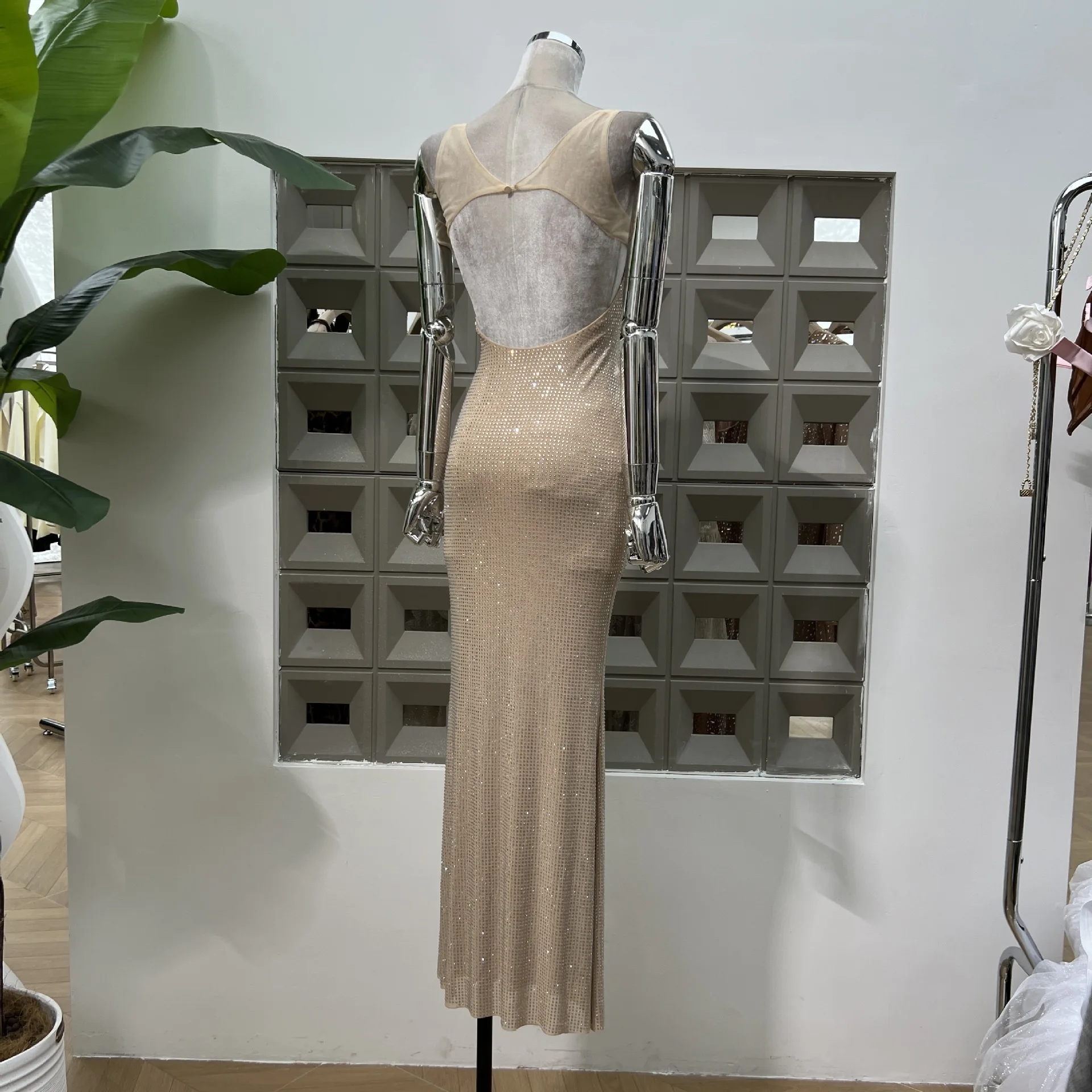 UMI MAO Style français col carré sangle coupe ajustée moulante dos nu robe Sexy avec strass scintillants pour Banquet élégant