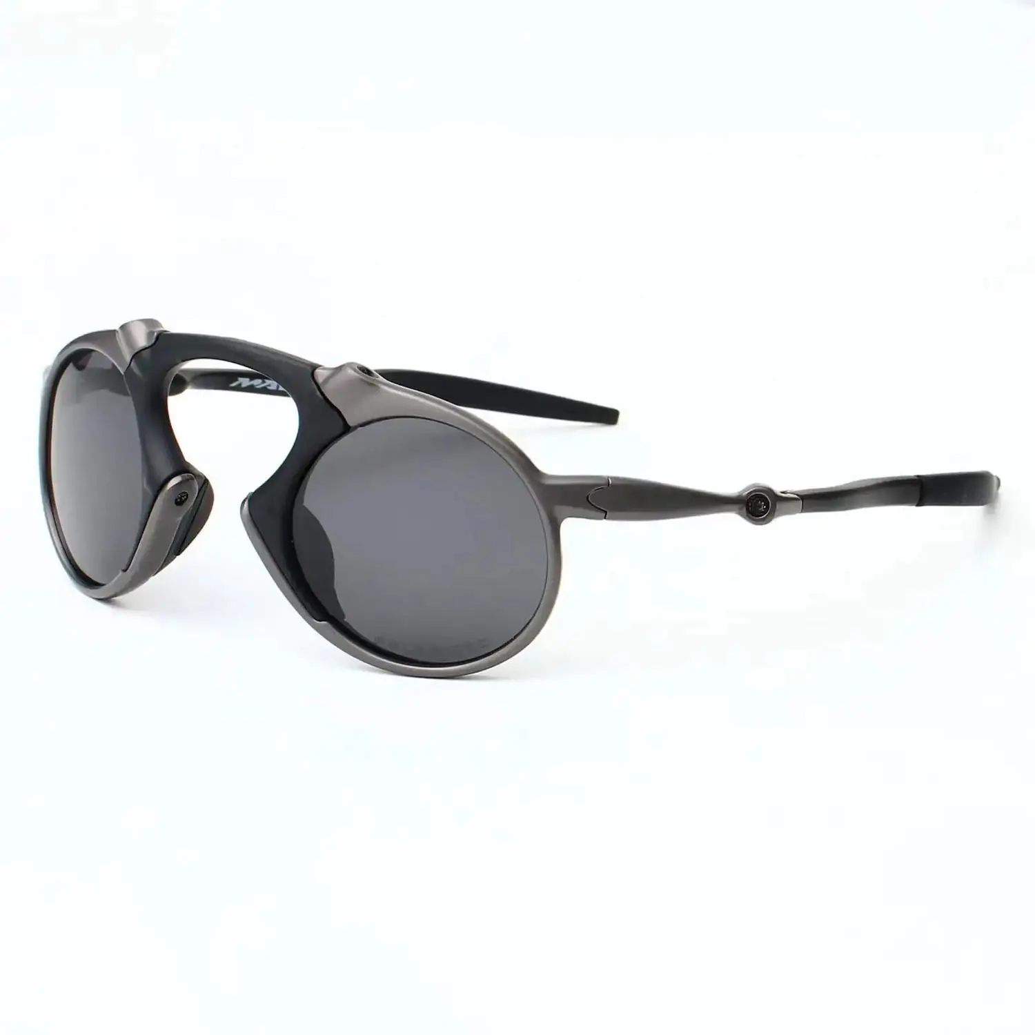 

6030 trendy glasses metal frame polarized sunglasses outdoor cycling glasses funny styling pose sunglasses