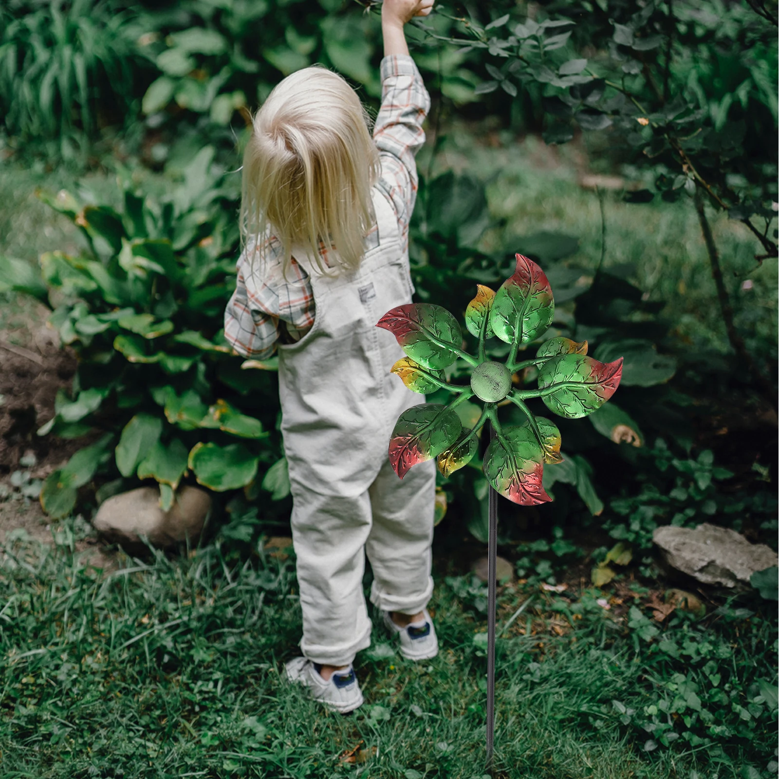 

1Pcs Chic Iron Windmill Colorful Pinwheel for Garden Courtyard Outdoor Entertainment Iron Windmill Decorative Pinwheel