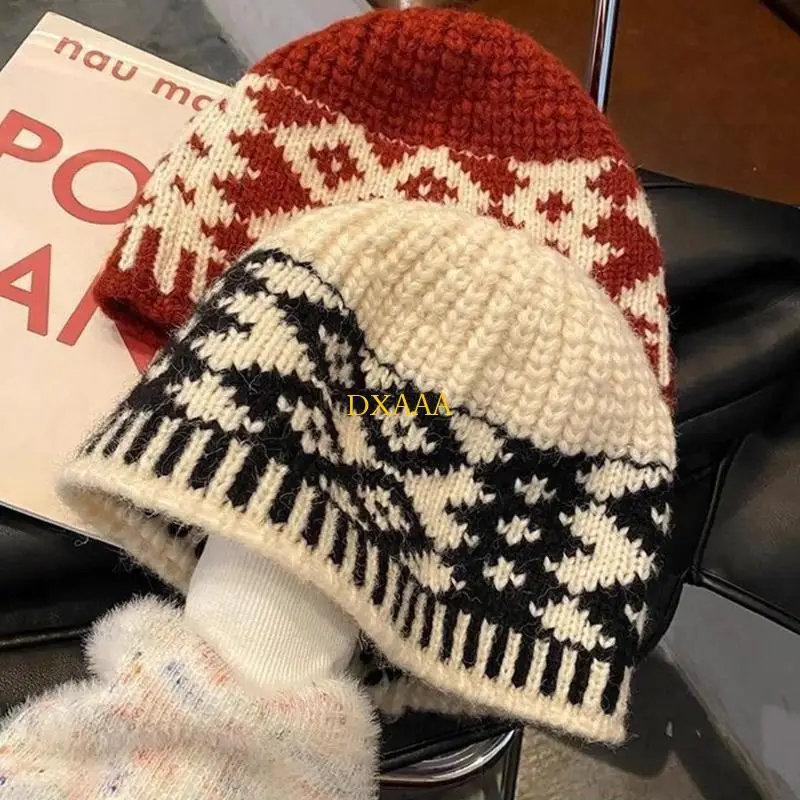 قبعة شتوية من الصوف الناعم من DXAA بنمط معيني مريح للنساء والفتيات وغطاء للرأس اليومي