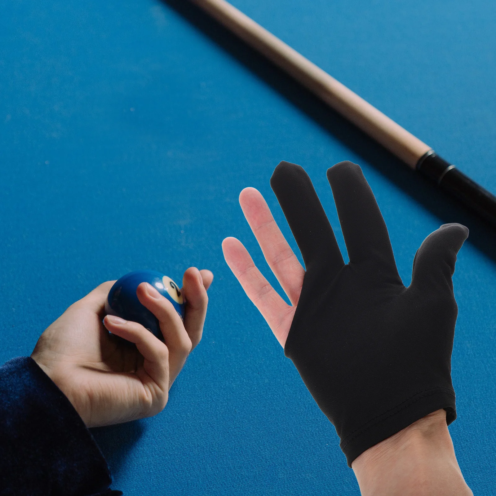 

Left Hand Three Finger Billiard Glove Black Pool Cue Sport Gloves for Men Breathable Mesh Back Enhanced Precision Control