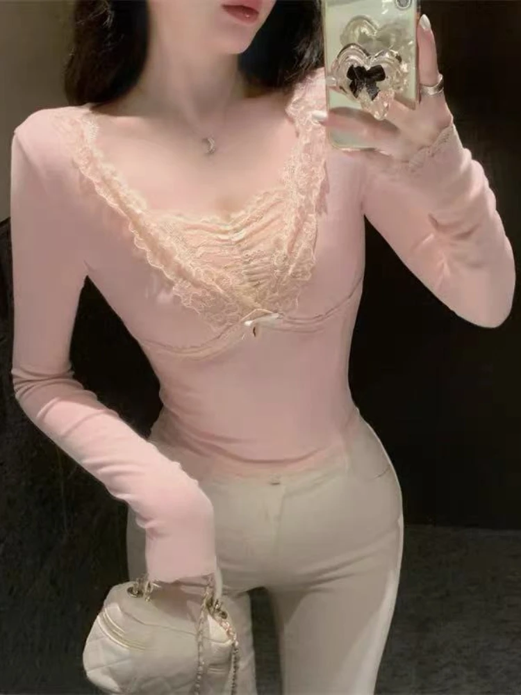 الوردي الخامس الرقبة الدانتيل حافة تقسم قاعدة قميص المرأة الخريف الشتاء ملابس داخلية أنيقة تناسب القمم Harajuku الحلو القوس ملابس ناعمة غير رسمية