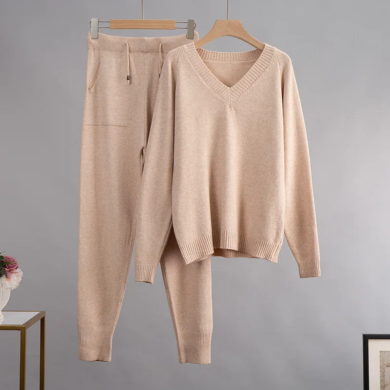 V-neck sweater set 2024 autumn and winter warm base V-neck sweater+pocket shorts two-piece set