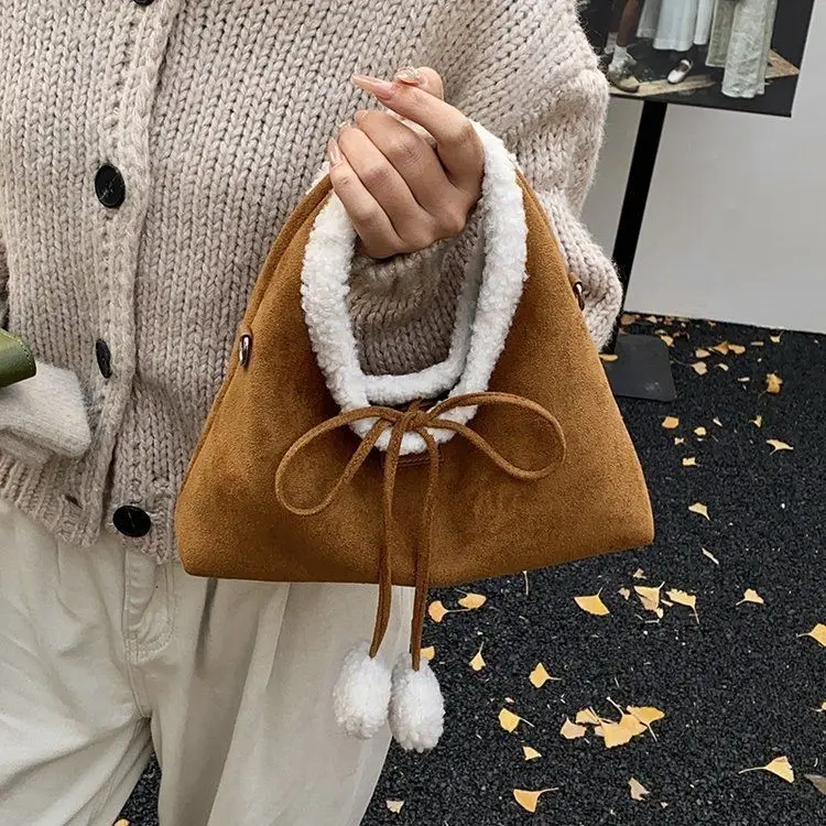 

Милая плюшевая треугольная сумка из меха ягненка, женская модная легкая весенне-летняя осенне-зимняя новая стильная сумка для пельменей с узлом-бабочкой