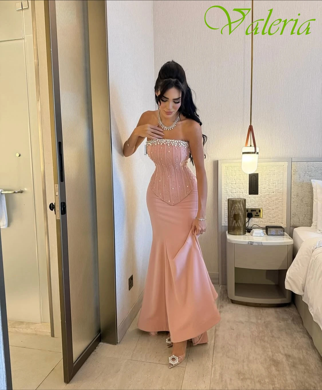 ชุดราตรีทรงเมอร์เมดแบบสั่งตัด ไม่มีสาย ไม่มีแขน สไตล์โมเดิร์นคลาสสิก ดีไซน์ประณีต คุณภาพสูง ชุดราตรีแบบดารา ชุดออกงานแฟชั่น