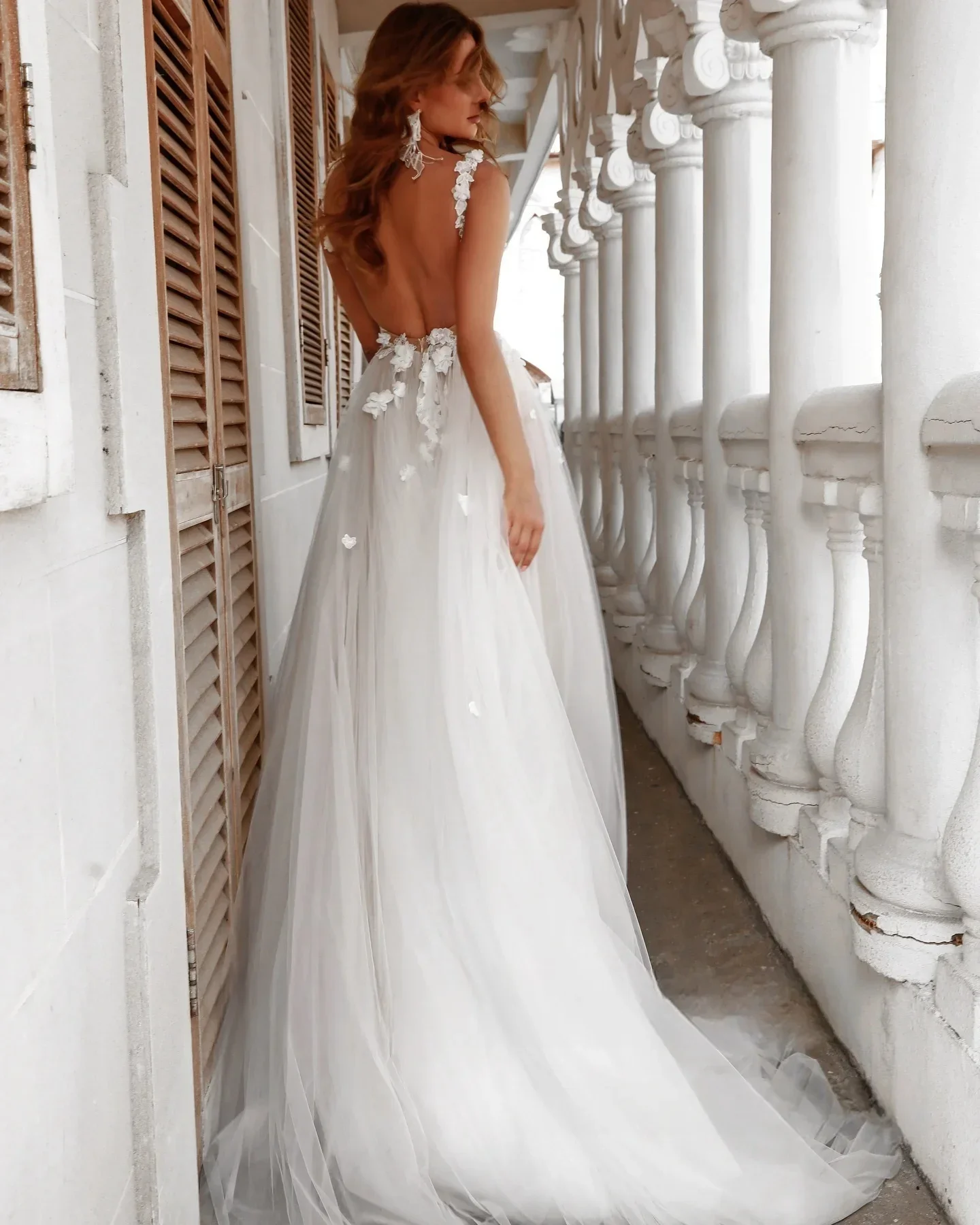 

Customized Measure A-Line Tulle Wedding Dress Sleeveless V-neck Lace Appliques Women Backless Boho Split Long Stunning