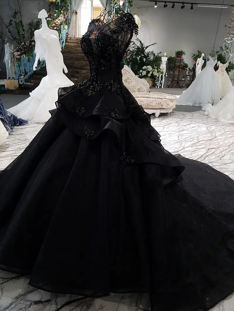 Customized Black Wedding Dresses Gothic Court Vintage Bridal Gowns Princess Long Train Beaded Cap Sleeves Wedding Gown